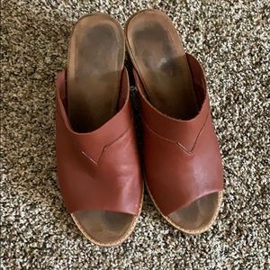 Toms heeled brown sandals